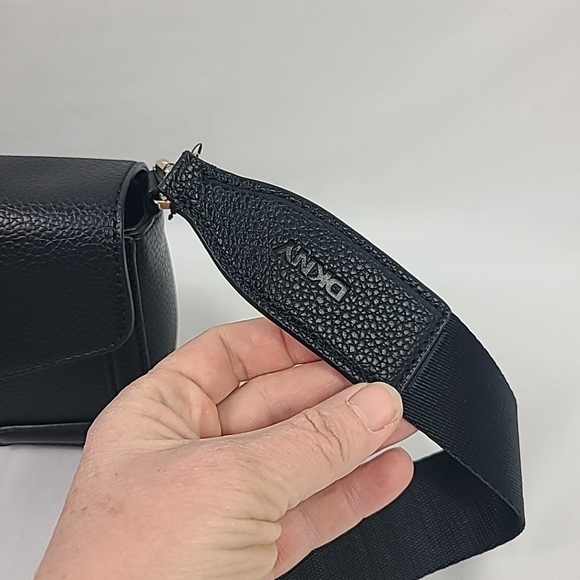 NWT DKNY Maxxe Mini Flap Crossbody Bag Black Gold Hardware 7.5"x5" RETAIL $139 - Picture 3 of 10